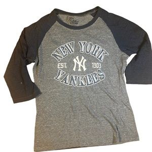 New York Yankees lightweight 3/4 length sleeve tee-shirt woman’s xl